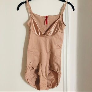 Spanx Lifting Sculpting Shapewear Bodysuit Beige M